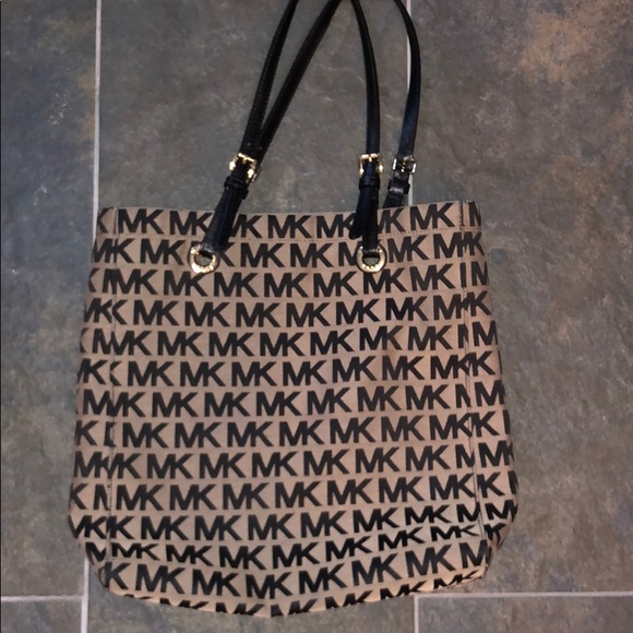 Michael Kors tote - Picture 1 of 2